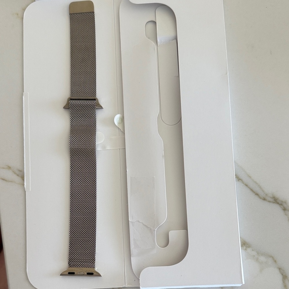 Apple watch -Stylish Silver Mesh Watch Band
